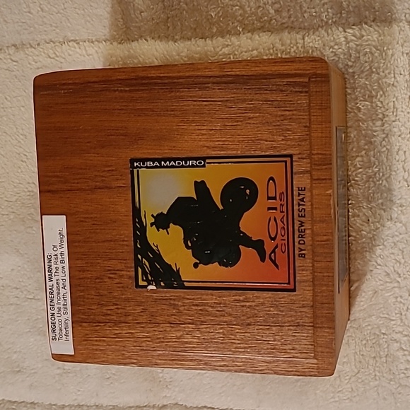 Old cigar box - Picture 1 of 4